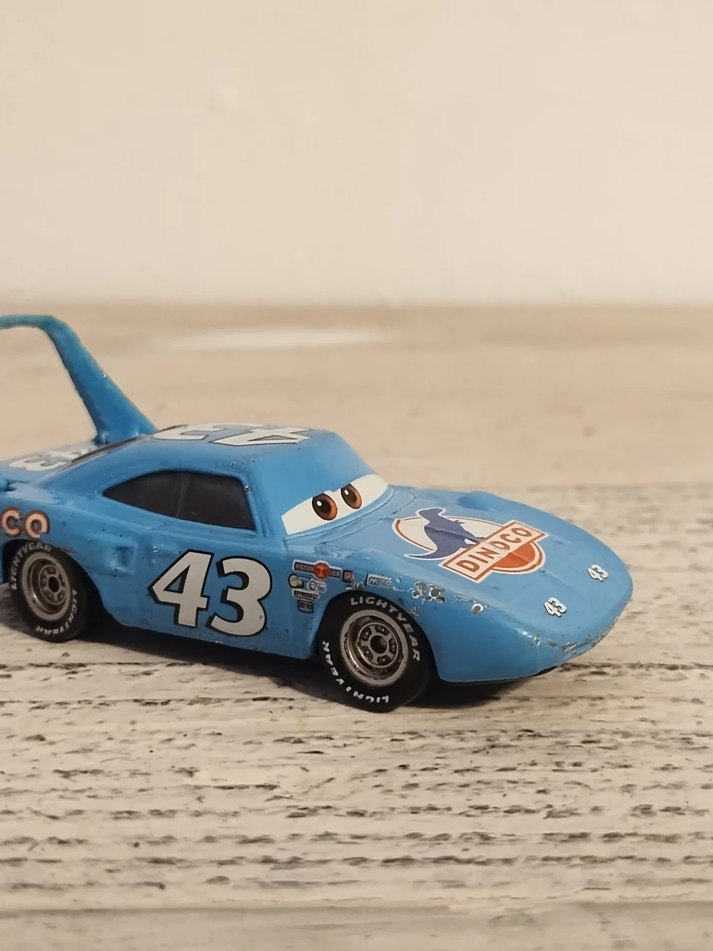 Disney Pixar Cars #43 Dinoco The King Metal Die-cast 1970 Plymouth Superbird